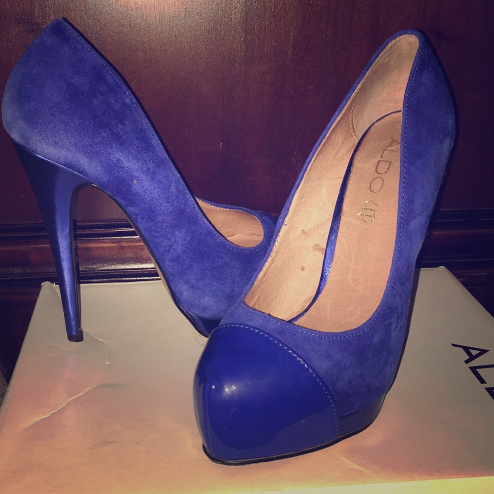 Aldo Royal Blue suede patent leather pumps !!